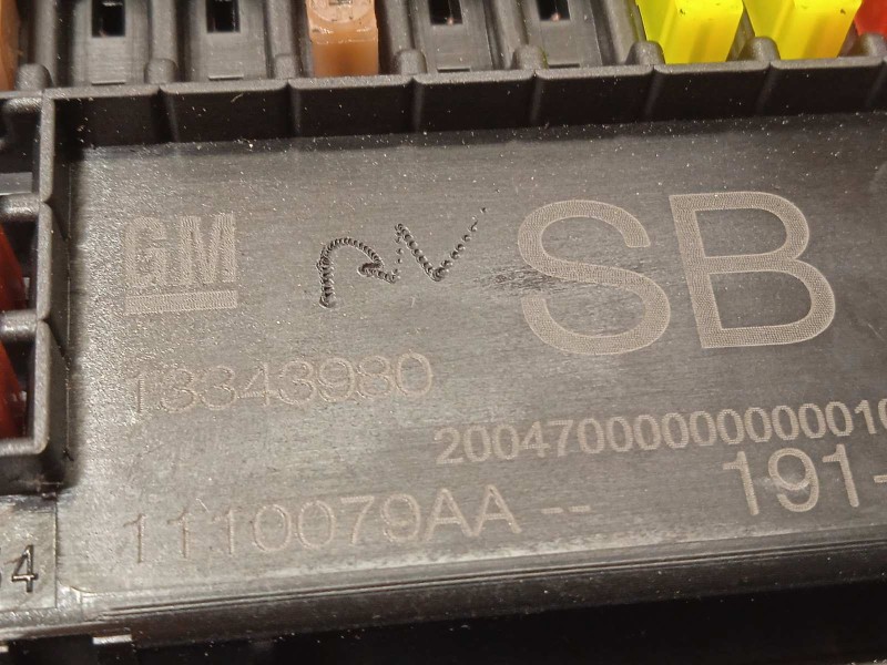 Recambio de caja reles / fusibles para opel astra j lim. sport referencia OEM IAM 13343980  