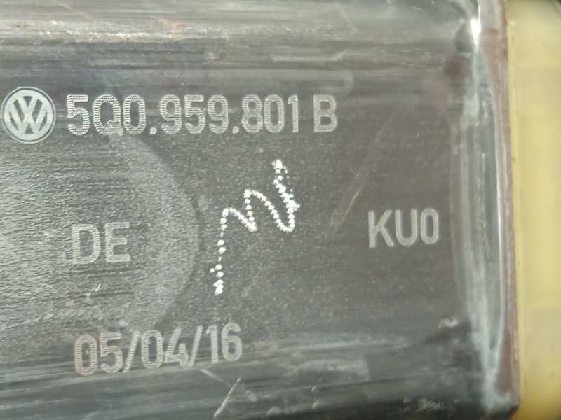 Recambio de elevalunas delantero derecho para audi a3 sportback (8va) ambiente referencia OEM IAM 8V4837462  5Q0959801B
