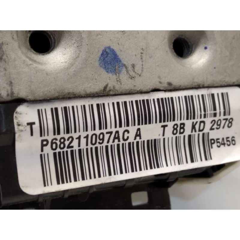 Recambio de cerradura puerta delantera izquierda para jeep compass ii longitude 4x2 referencia OEM IAM P68211097AC  68211097AC