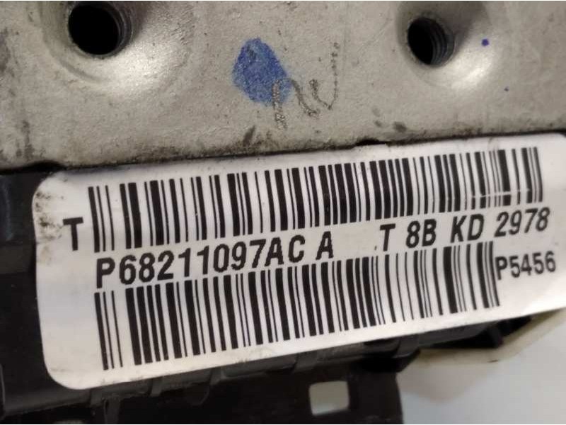 Recambio de cerradura puerta delantera izquierda para jeep compass ii longitude 4x2 referencia OEM IAM P68211097AC  68211097AC