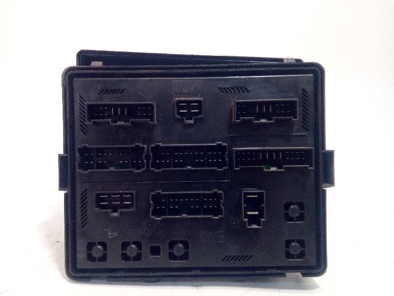 Recambio de caja reles / fusibles para ssangyong rodius 2.7 turbodiesel cat referencia OEM IAM A105ED  8231021010