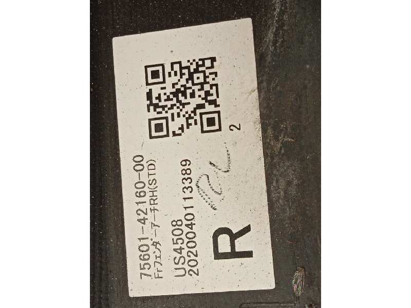 Recambio de aletin delantero derecho para toyota rav4 referencia OEM IAM 7560142160  