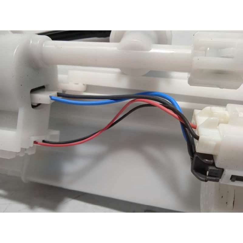 Recambio de bomba combustible para toyota yaris active referencia OEM IAM 777040D070  