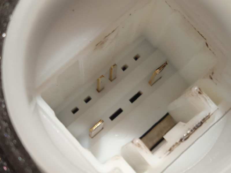 Recambio de cerradura puerta delantera derecha para toyota rav4 referencia OEM IAM 6903062010  