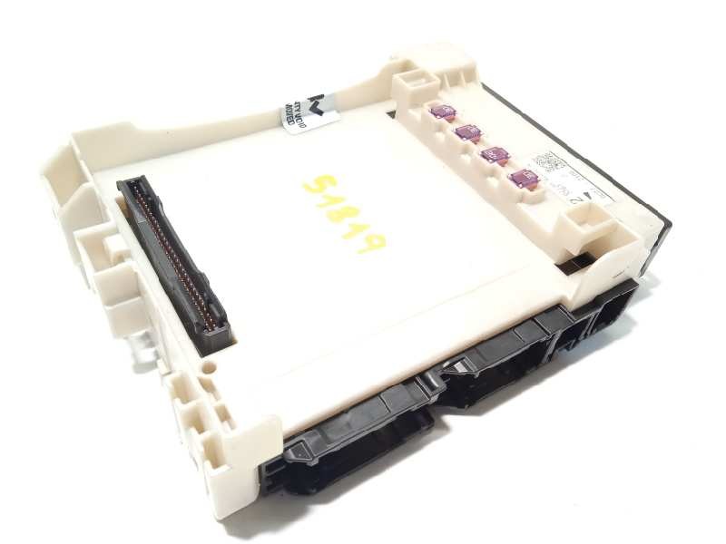 Recambio de caja reles / fusibles para toyota rav4 referencia OEM IAM 8273042890  