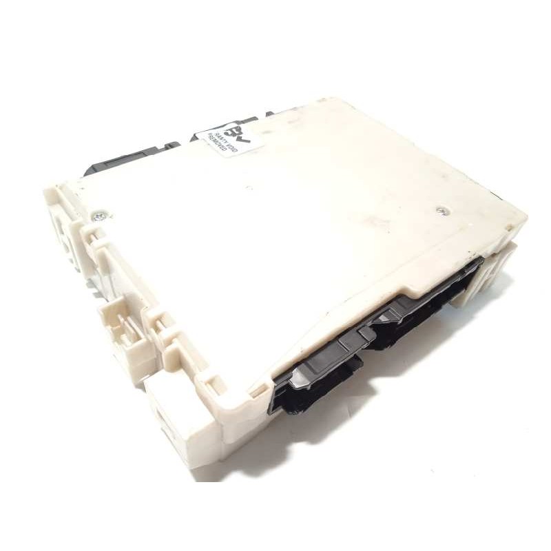 Recambio de caja reles / fusibles para toyota rav4 referencia OEM IAM 8273042890  