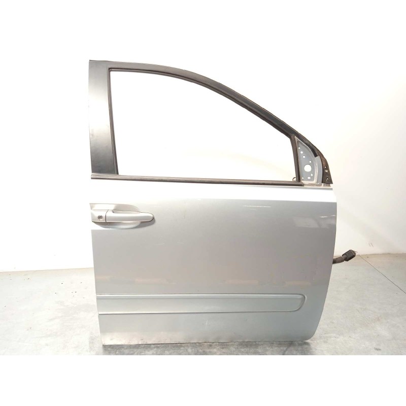 Recambio de puerta delantera derecha para kia carnival 2.9 crdi cat referencia OEM IAM 760044D010  