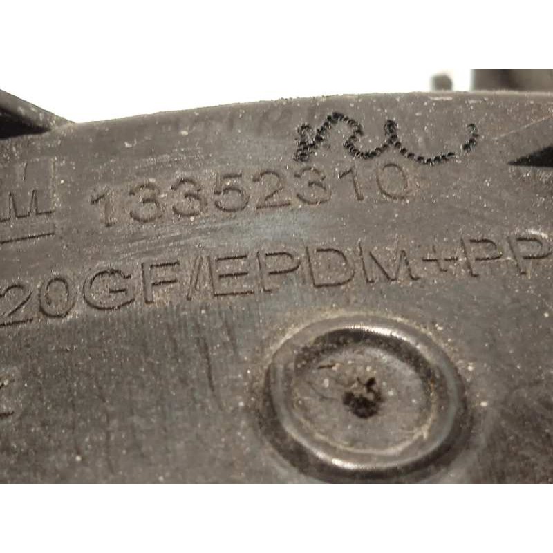 Recambio de tapa exterior combustible para opel insignia berlina sport referencia OEM IAM 13352310  