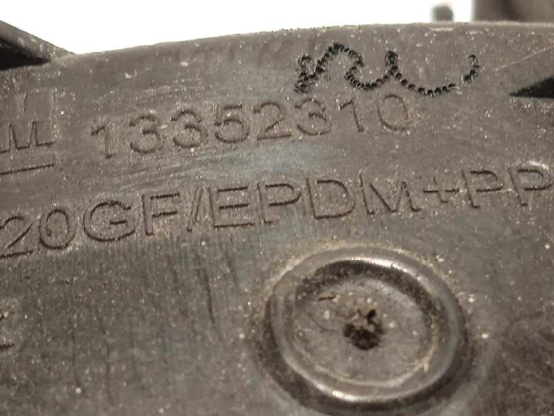 Recambio de tapa exterior combustible para opel insignia berlina sport referencia OEM IAM 13352310  