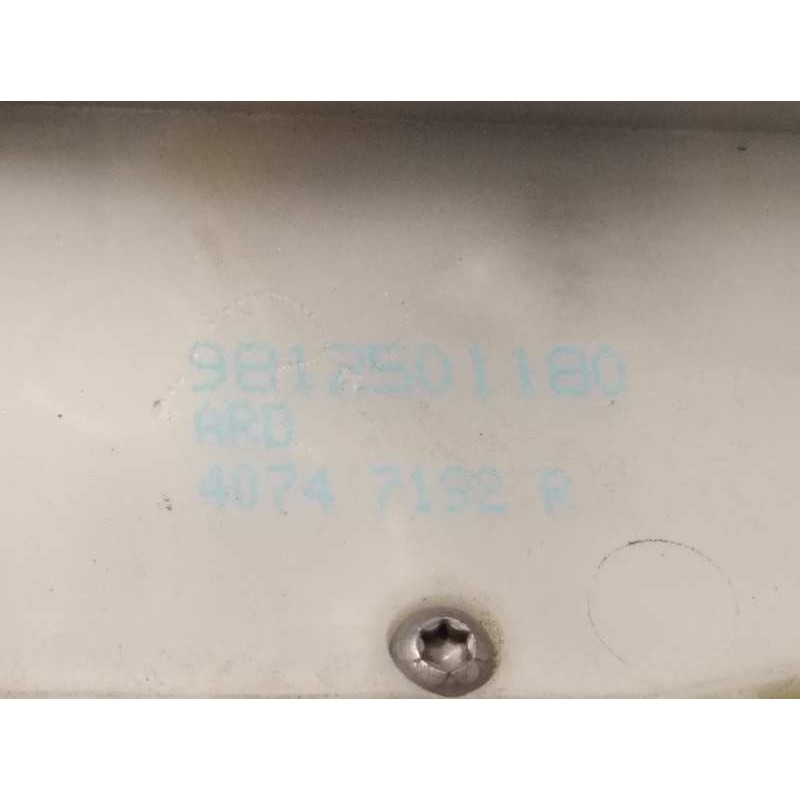 Recambio de cerradura puerta trasera derecha para peugeot 208 1.6 16v hdi fap referencia OEM IAM 9812501180  