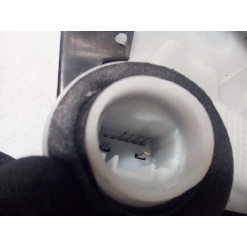 Recambio de cerradura puerta delantera derecha para toyota yaris 1.3 16v cat referencia OEM IAM 690300D540  