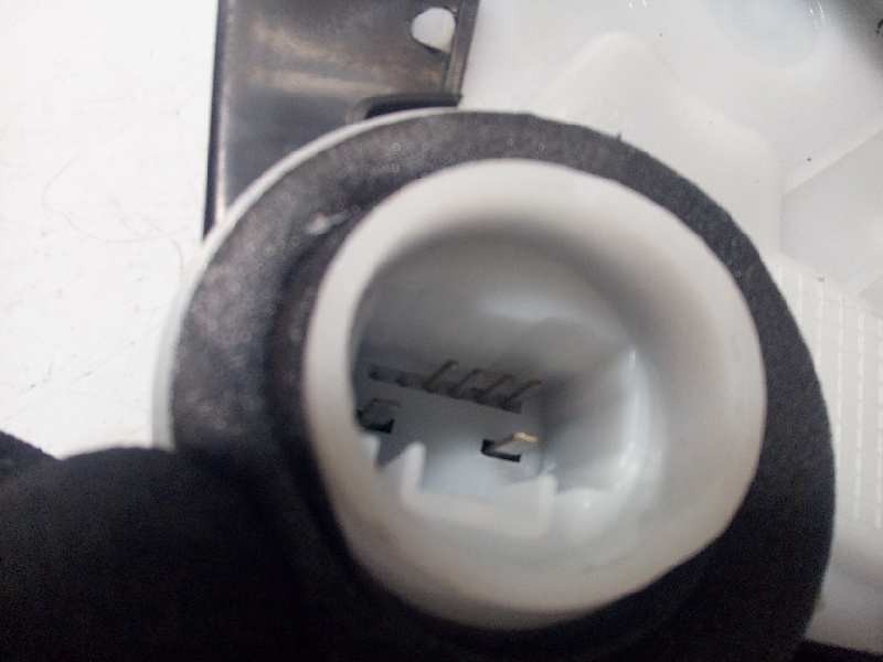 Recambio de cerradura puerta delantera derecha para toyota yaris 1.3 16v cat referencia OEM IAM 690300D540  