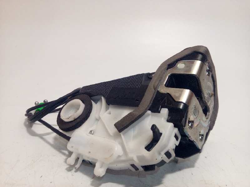 Recambio de cerradura puerta trasera derecha para toyota yaris 1.3 16v cat referencia OEM IAM 690500D310  