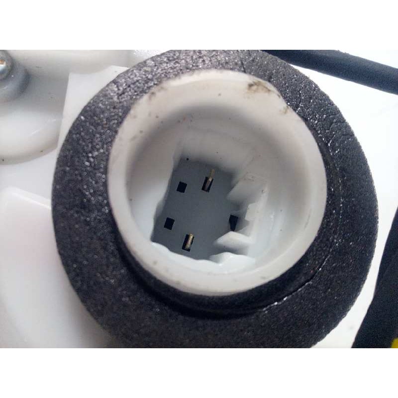 Recambio de cerradura puerta trasera derecha para toyota yaris 1.3 16v cat referencia OEM IAM 690500D310  