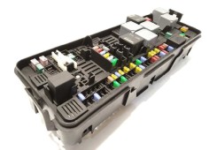 Recambio de caja reles / fusibles para land rover range rover sport referencia OEM IAM JPLA14N030AB  