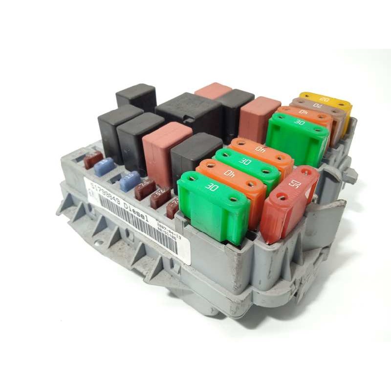 Recambio de caja reles / fusibles para fiat linea (110) dynamic referencia OEM IAM 51799849  