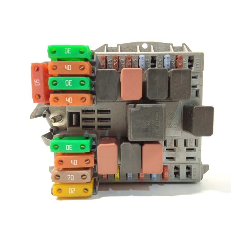 Recambio de caja reles / fusibles para fiat linea (110) dynamic referencia OEM IAM 51799849  