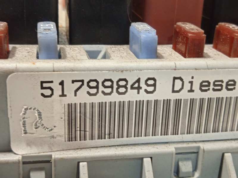 Recambio de caja reles / fusibles para fiat linea (110) dynamic referencia OEM IAM 51799849  