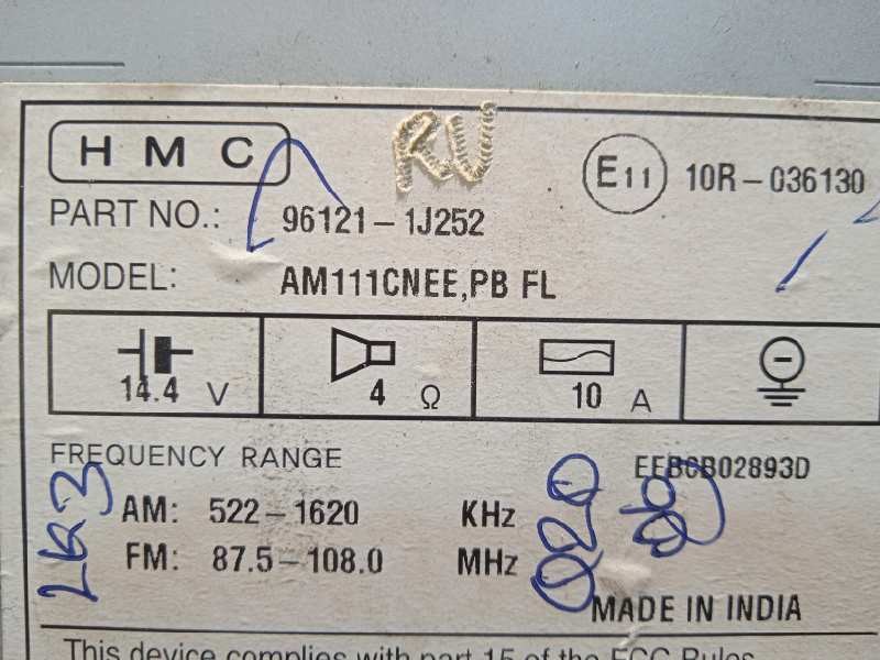 Recambio de sistema audio / radio cd para hyundai i20 city s referencia OEM IAM 961211J252  