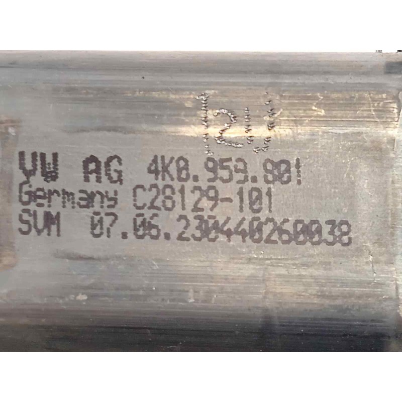 Recambio de elevalunas delantero izquierdo para volkswagen passat variant (cb5) 2.0 bluemotion referencia OEM IAM 3G0837461C  4K