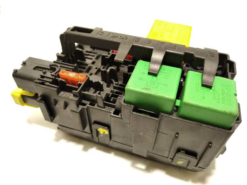 Recambio de caja reles / fusibles para peugeot expert furgón pro standard referencia OEM IAM 9806192580  