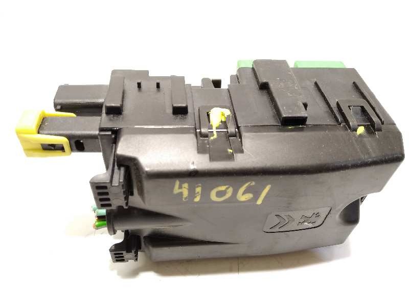 Recambio de caja reles / fusibles para peugeot expert furgón pro standard referencia OEM IAM 9806192580  