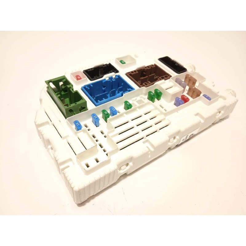 Recambio de caja reles / fusibles para peugeot 308 1.6 allure hybrid referencia OEM IAM 9846631480  