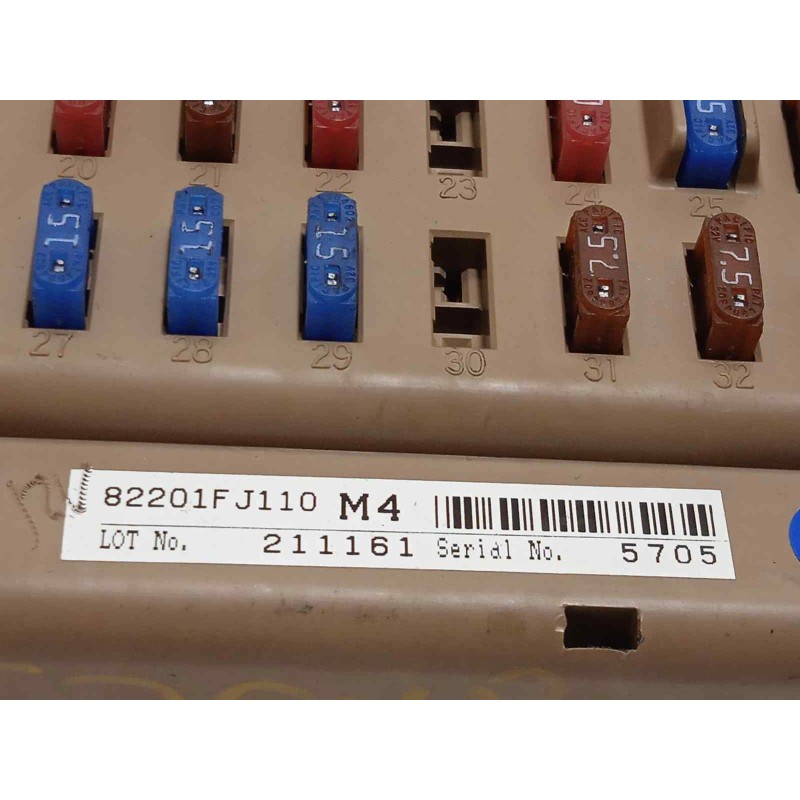 Recambio de caja reles / fusibles para subaru impreza g13 1.6 cat referencia OEM IAM 82201FJ110  