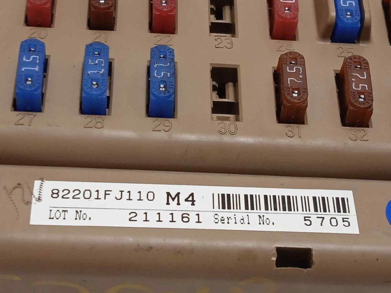 Recambio de caja reles / fusibles para subaru impreza g13 1.6 cat referencia OEM IAM 82201FJ110  