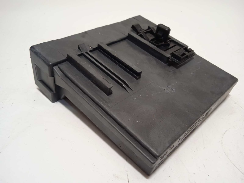 Recambio de centralita luces para peugeot 308 1.6 allure hybrid referencia OEM IAM 9848049380  