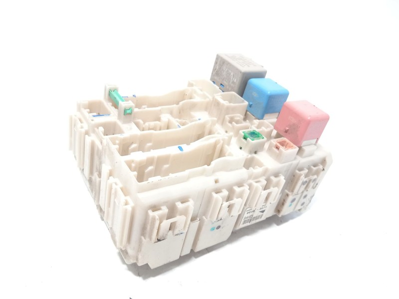 CAJA RELES / FUSIBLES 8273047290 804030571 