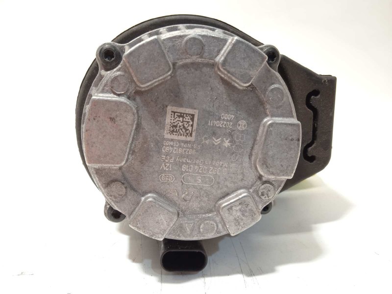 Recambio de bomba agua para peugeot 308 1.6 allure hybrid referencia OEM IAM 9823813480  0392024018