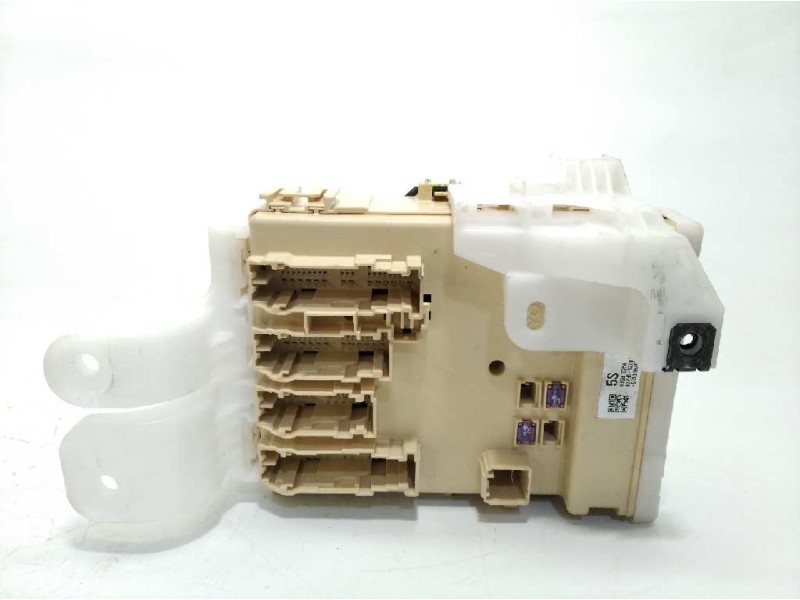 Recambio de caja reles / fusibles para toyota auris 1.8 16v (híbrido) referencia OEM IAM 8273012X81  