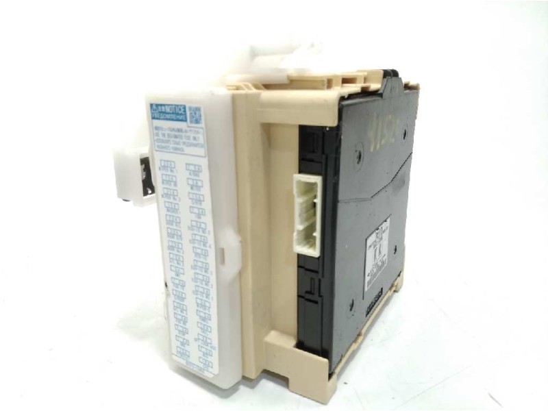 Recambio de caja reles / fusibles para toyota auris 1.8 16v (híbrido) referencia OEM IAM 8273012X81  