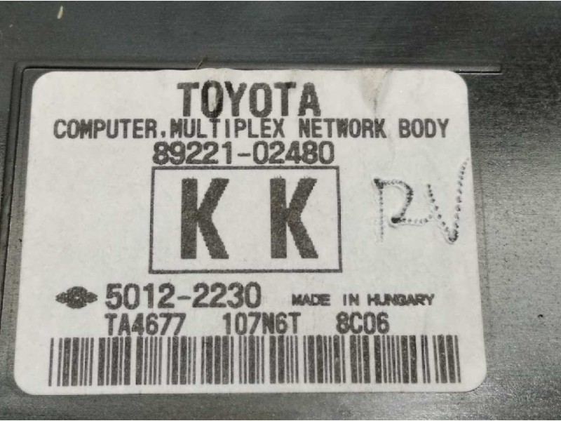 Recambio de caja reles / fusibles para toyota auris 1.8 16v (híbrido) referencia OEM IAM 8273012X81  