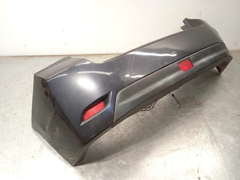 Recambio de paragolpes trasero para subaru impreza g13 1.6 cat referencia OEM IAM 57704FJ030  