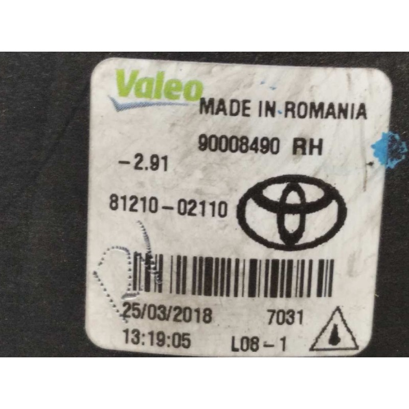 Recambio de faro antiniebla derecho para toyota auris 1.8 16v (híbrido) referencia OEM IAM 8121002110  