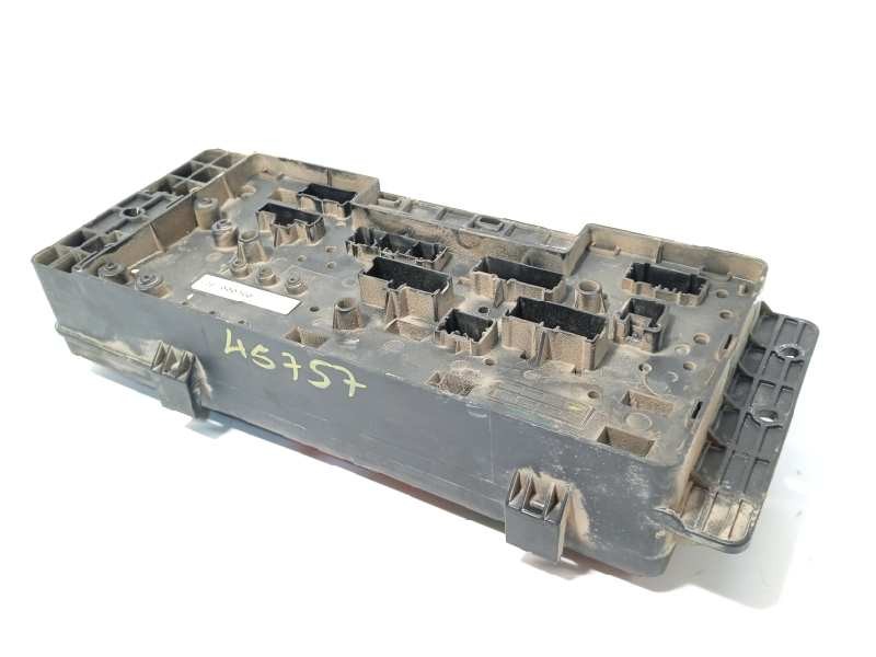 Recambio de caja reles / fusibles para land rover discovery (lt) 2.5 turbodiesel referencia OEM IAM YQE000300  