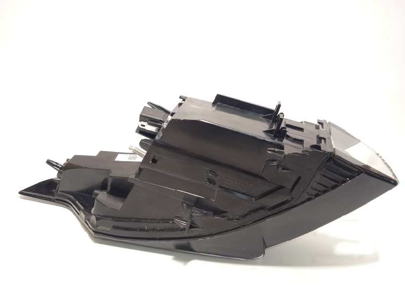 Recambio de piloto trasero derecho para peugeot 308 sw hybrid 180 e-eat8 referencia OEM IAM 9835299380  01502102