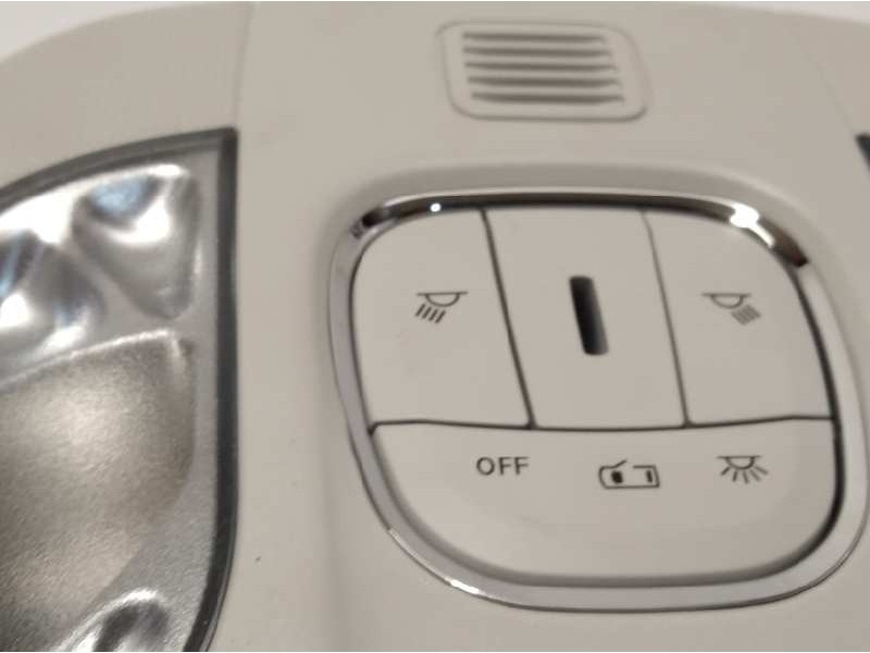 Recambio de luz interior para jeep compass ii longitude 4x2 referencia OEM IAM L0260558AE01  P6QJ10PS4AA6909