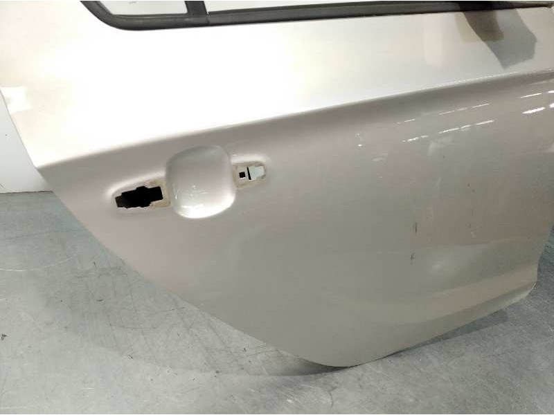 Recambio de puerta trasera derecha para hyundai i20 1.4 crdi cat referencia OEM IAM 770044P000  