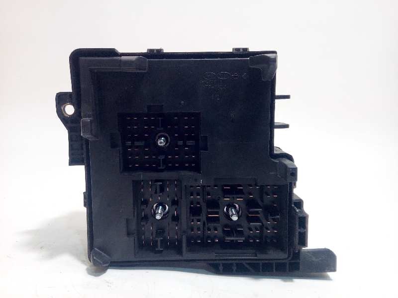 Recambio de caja reles / fusibles para hyundai i30 classic referencia OEM IAM 919501H030  