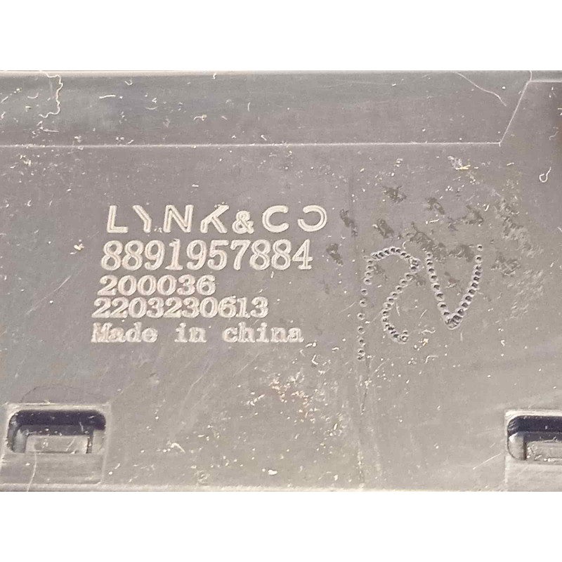 Recambio de warning para lynk&co lynk & co 01 1.5 phev referencia OEM IAM 8891957884  