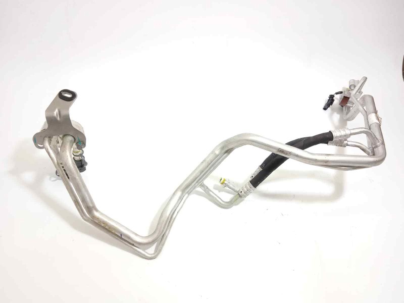 Recambio de tubos aire acondicionado para lynk&co lynk & co 01 1.5 phev referencia OEM IAM 8888948346  