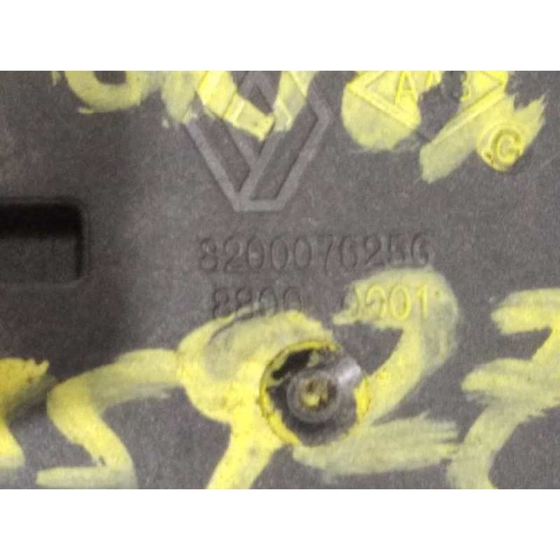Recambio de maneta exterior porton para renault captur 0.9 energy referencia OEM IAM 8200076258  