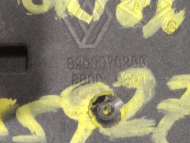 Recambio de maneta exterior porton para renault captur 0.9 energy referencia OEM IAM 8200076258  