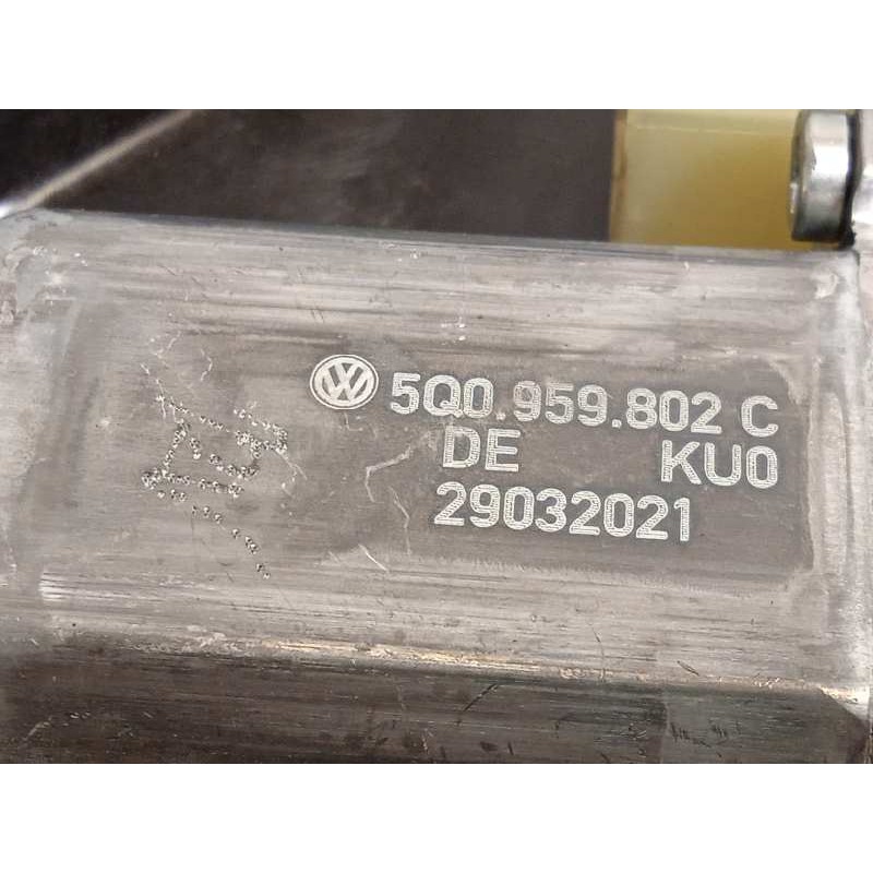 Recambio de elevalunas delantero derecho para skoda octavia lim. (nx3) 2.0 tdi referencia OEM IAM 5E3837656  5Q0959802C