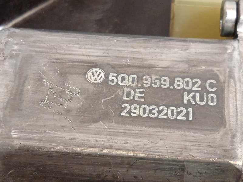 Recambio de elevalunas delantero derecho para skoda octavia lim. (nx3) 2.0 tdi referencia OEM IAM 5E3837656  5Q0959802C