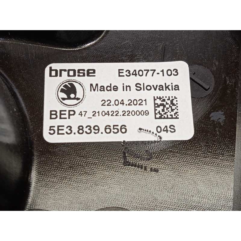 Recambio de elevalunas trasero derecho para skoda octavia lim. (nx3) 2.0 tdi referencia OEM IAM 5E3839656  5Q0959802