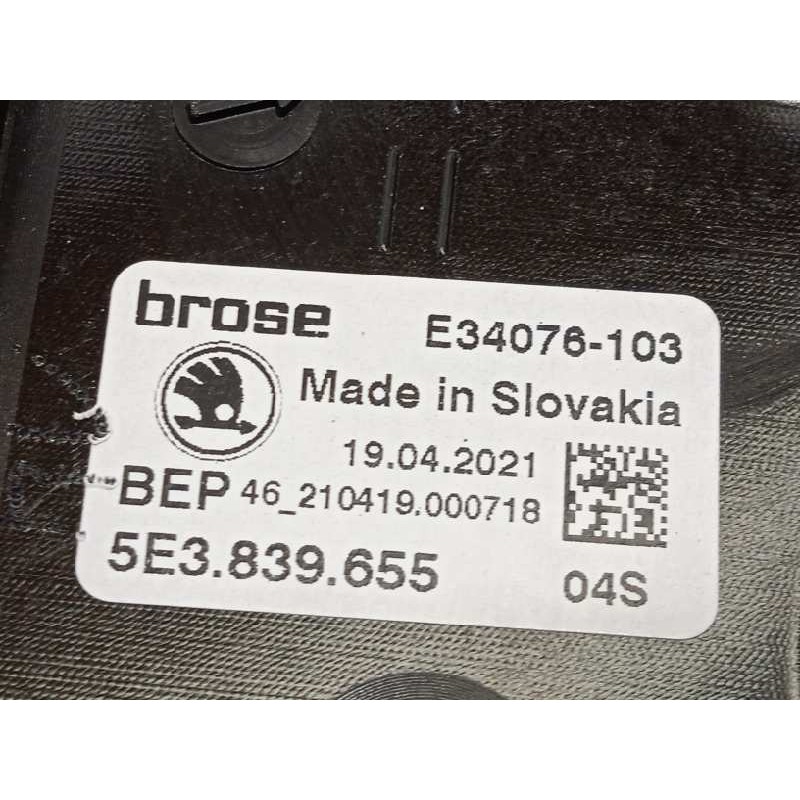 Recambio de elevalunas trasero izquierdo para skoda octavia lim. (nx3) 2.0 tdi referencia OEM IAM 5E3839655  5Q0959801